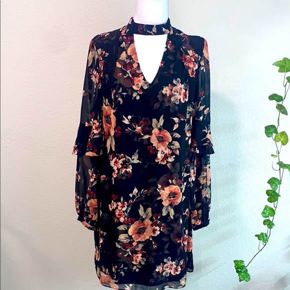 White House Black Market Dresses & Skirts - White House Black Market Orange Sheath Dress with Bell Sleeves, Women's Sz Small